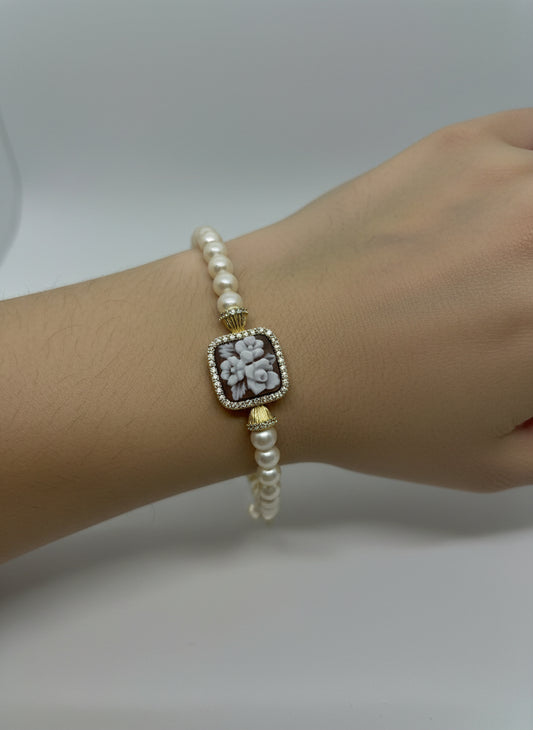 Bracciale in Perle e Cammeo incisione "Fiore"