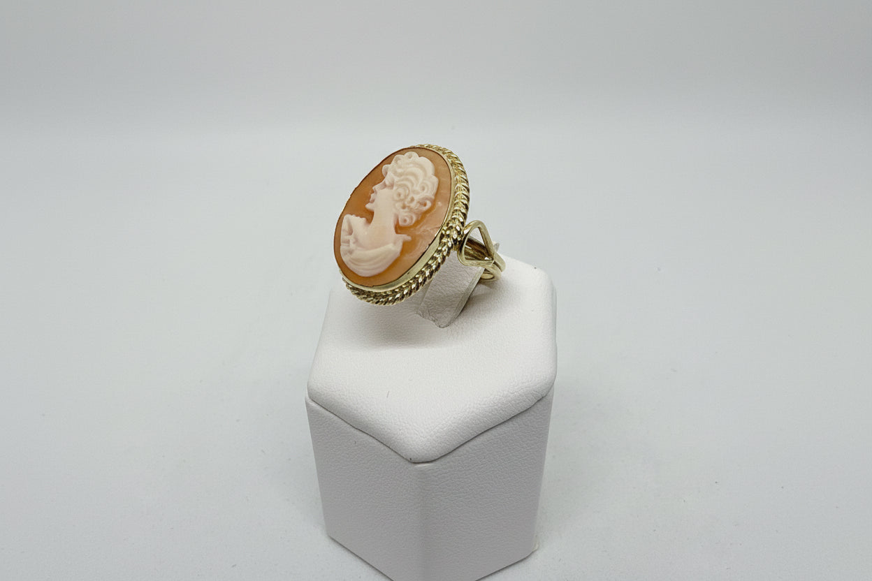 Anello in Cammeo incisione "Profilo di Donna"