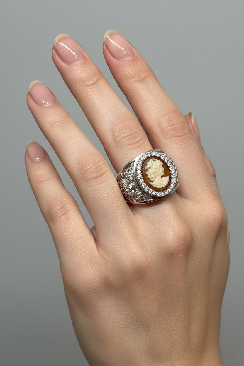 Anello in Cammeo incisione Volto di Donna