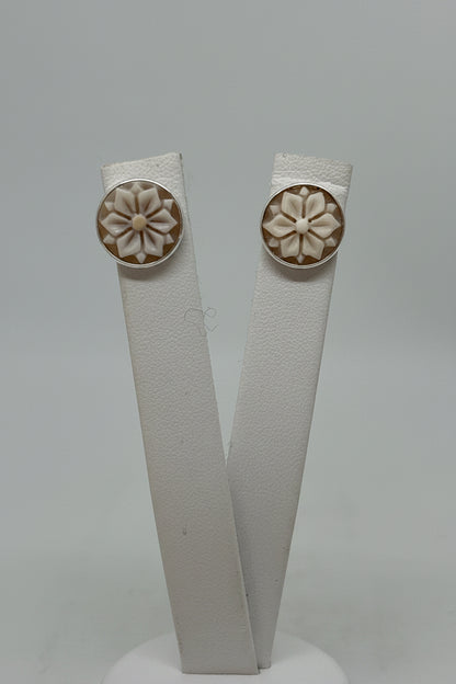 Orecchini in Cammeo incisione Fiore