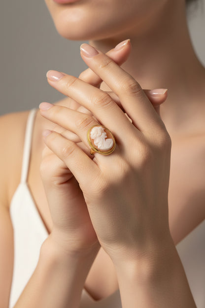 Anello in Cammeo incisione Volto di Donna