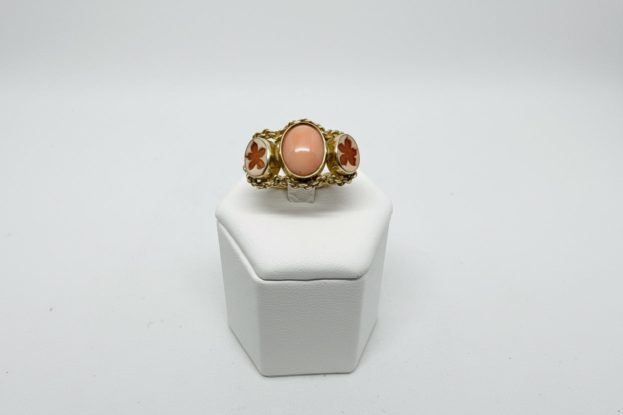 Anello in Cammeo e Corallo incisione "Fiori"