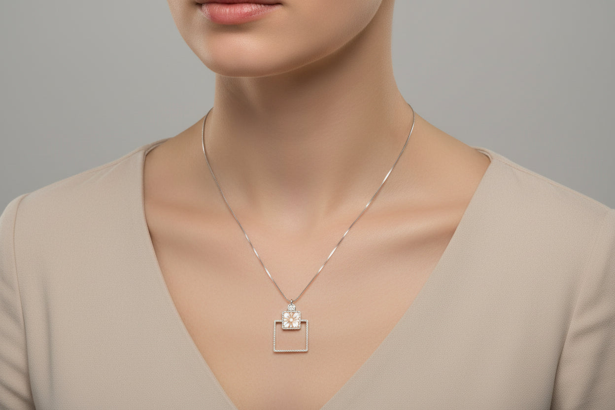 Collana in Cammeo incisione "Fiore"