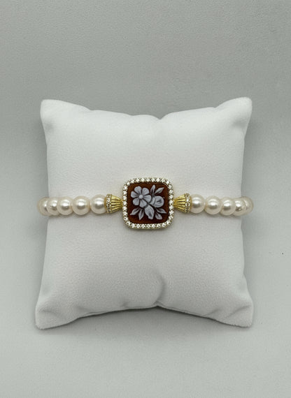 Bracciale in Perle e Cammeo incisione "Fiori"