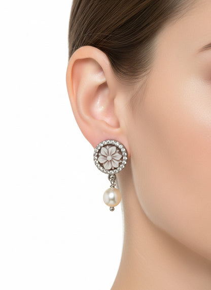 Orecchini in Cammeo incisione "Fiore"