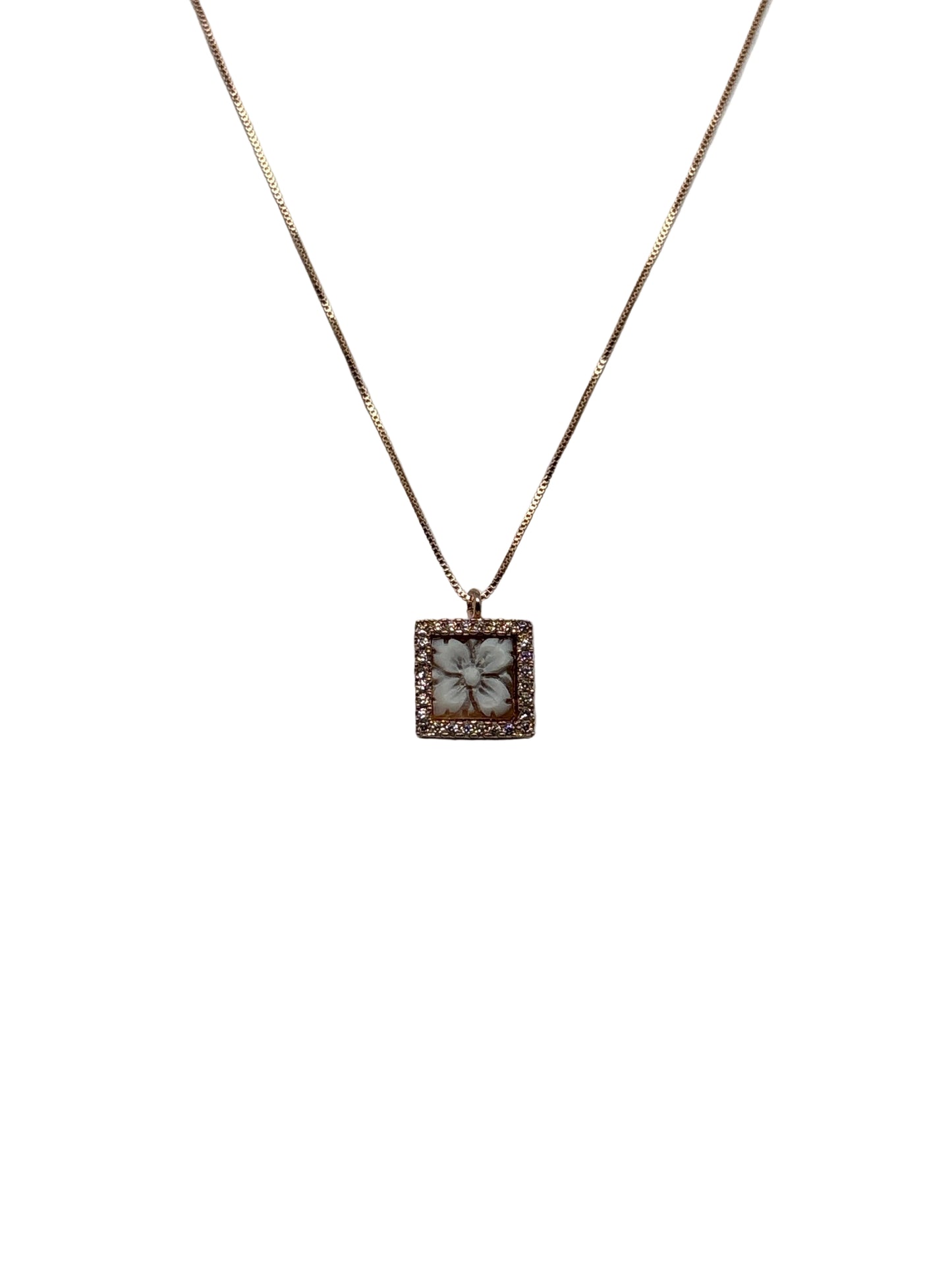 Collana in Cammeo incisione "Fiore”
