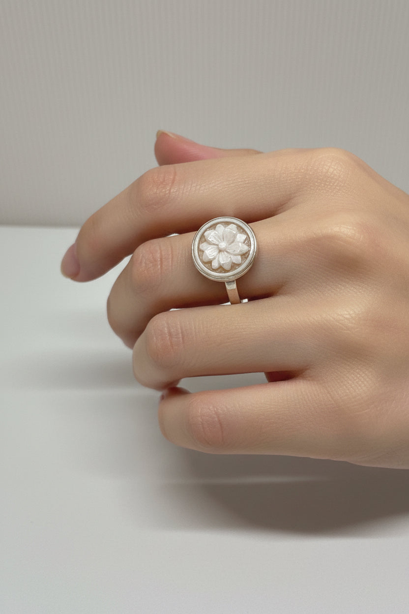 Anello in Cammeo incisione Fiori