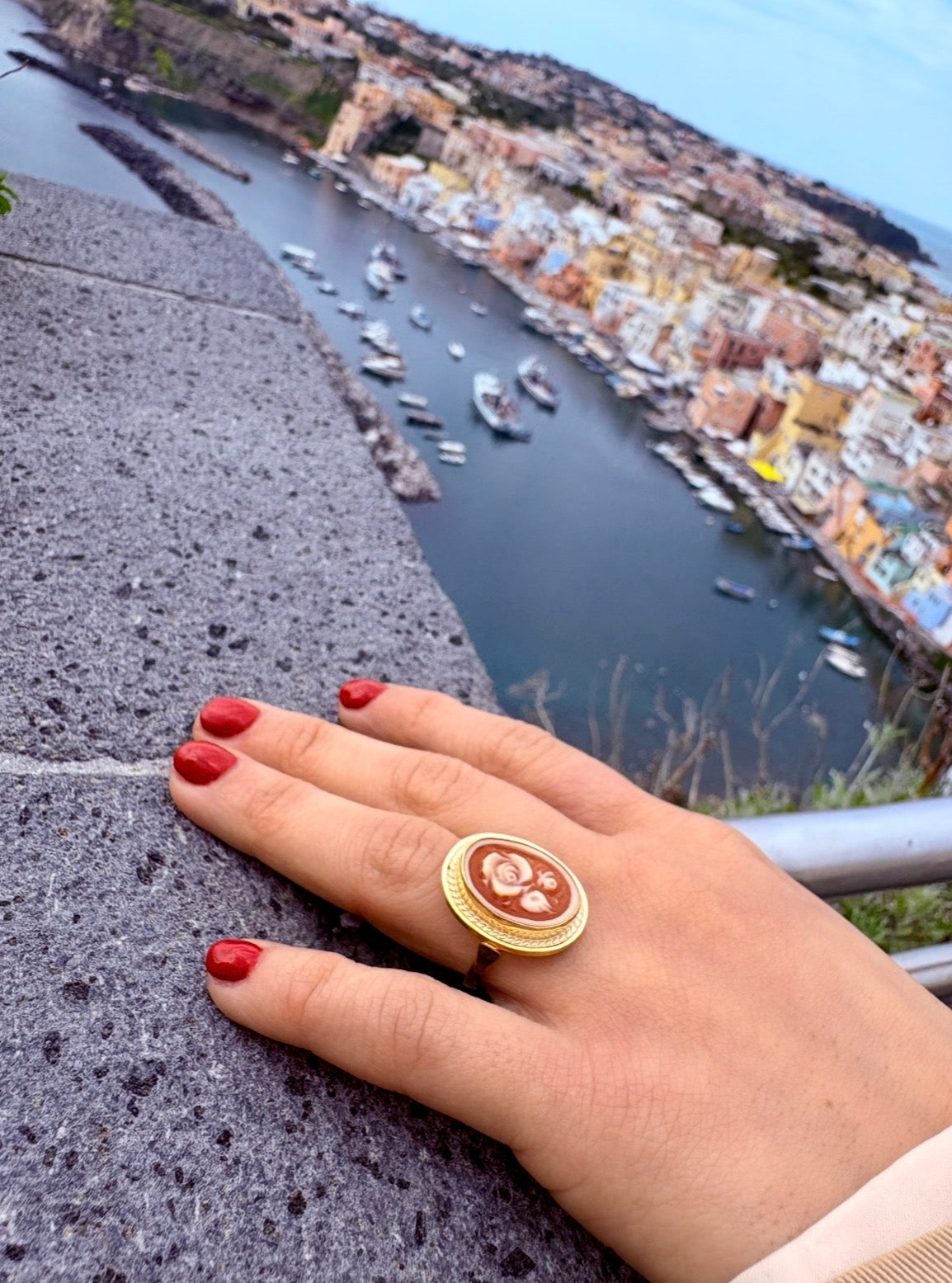 Anello in Cammeo incisione "Fiori"