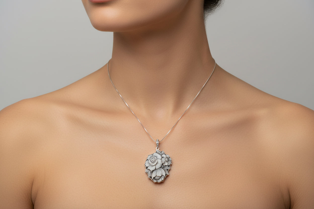 Pendente in Cammeo incisione "Fiore"