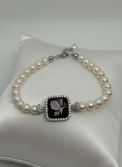 Bracciale in Perle e Cammeo incisione "Farfalla"