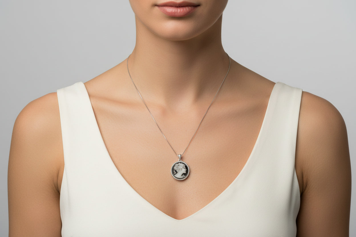 Collana in Cammeo incisione "Profilo di Donna"