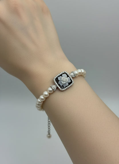 Bracciale in Perle e Cammeo incisione "Fiore"