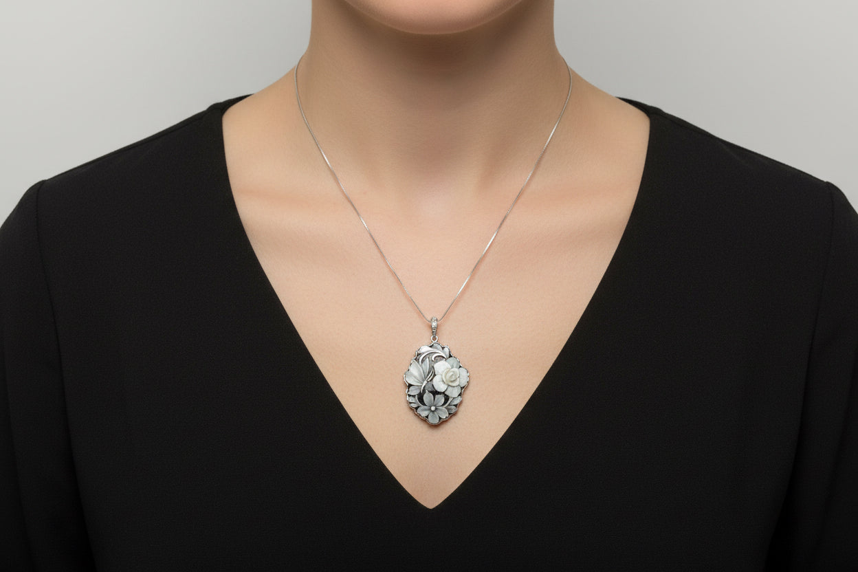 Pendente in cammeo incisione "Fiore"