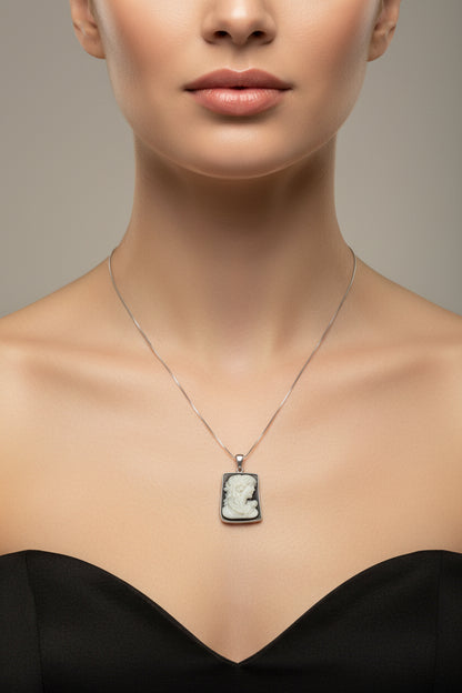 Pendente in Cammeo Artistico incisione Profilo di Donna