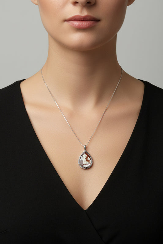 Collana in Cammeo incisione "Putto"
