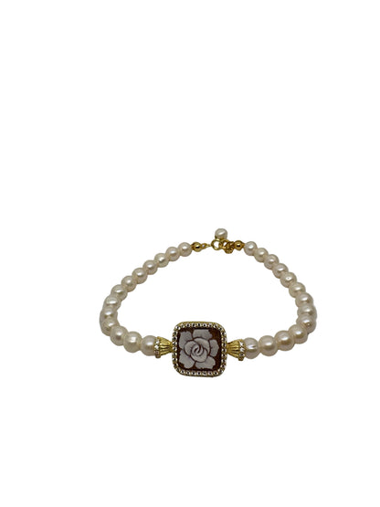 Bracciale in Perle e Cammeo incisione "Fiore"