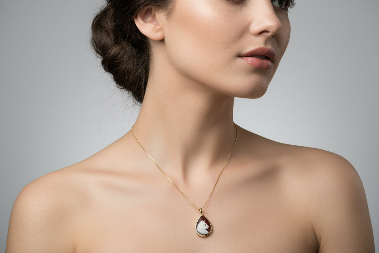 Collana in Cammeo incisione "Gatto"