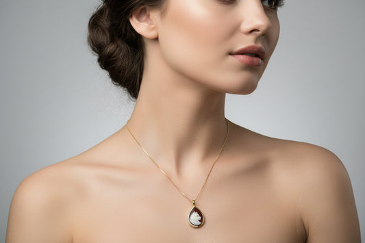 Collana in Cammeo incisione "Gatto"