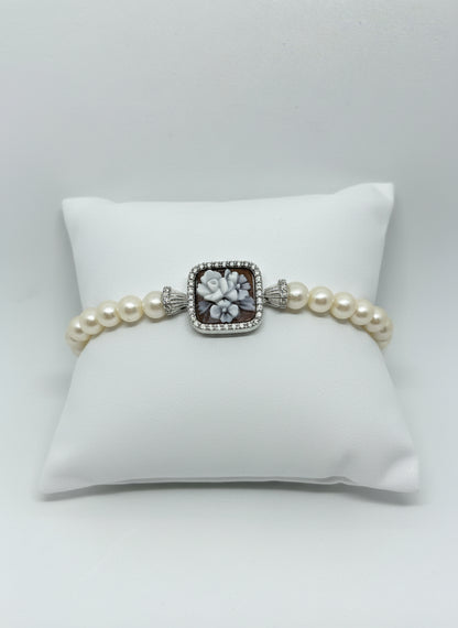 Bracciale in Perle e Cammeo incisione "Fiore"