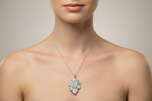 Pendente in Cammeo incisione "Fiore"