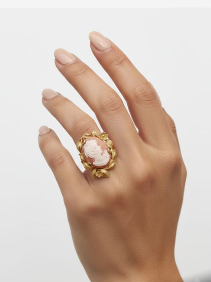 Anello in Cammeo incisione “Profilo di Donna”