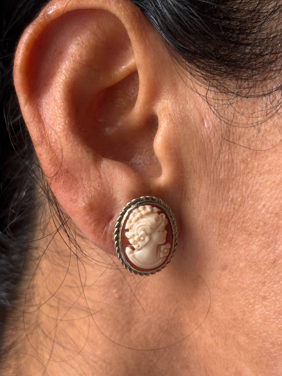 Orecchini in Cammeo incisione Profilo di Donna