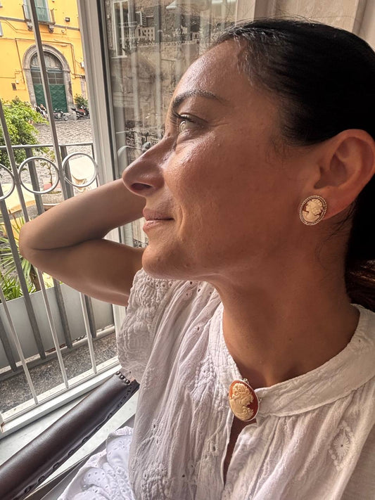 Orecchini in Cammeo incisione Profilo di Donna