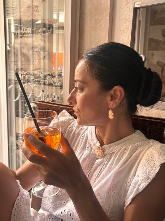 Orecchini in Cammeo incisione Profilo di Donna