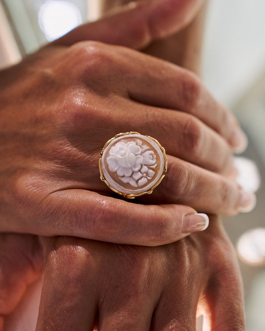 Anello in Cammeo Incisione Fiore
