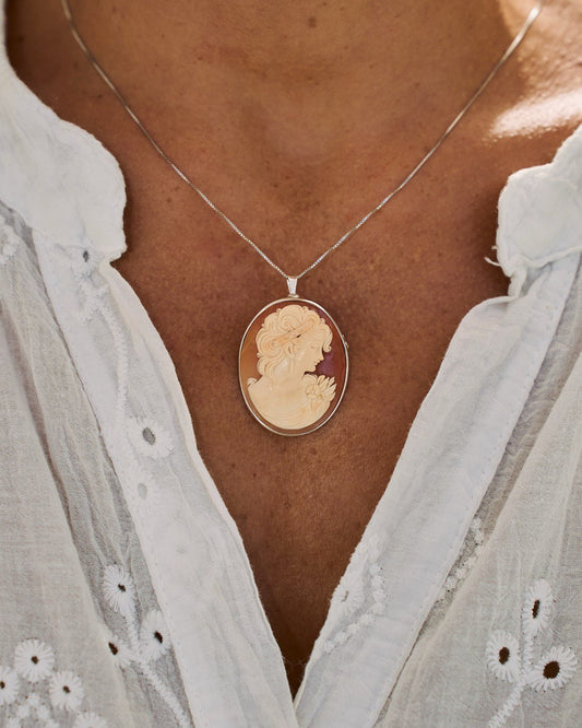 Spilla Pendente in Cammeo  Profilo di Donna