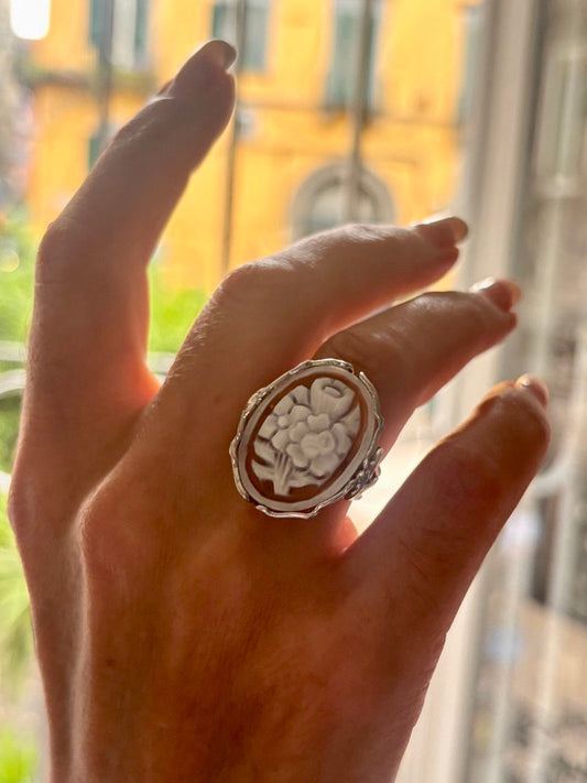Anello in Cammeo Incisione Fiori