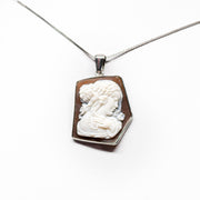 Pendente-Cammeo-Artistico-Profilo-Donna-con-Mano