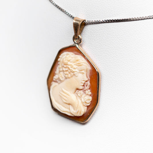 Pendente-Cammeo-Artistico-Profilo-Donna-con-Mano