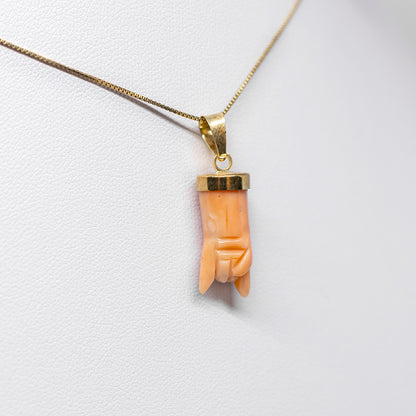 Pendente-mano-a-corna-in-corallo-rosa