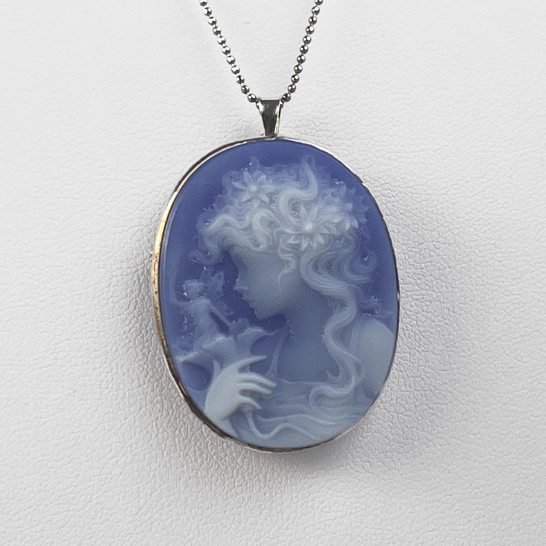 Pendant Brooch Cameo on Agate Woman Profile