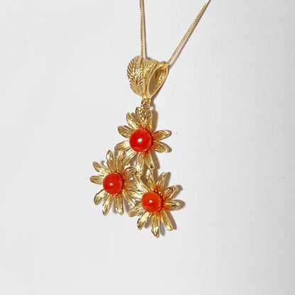 Pendente in Corallo a Forma di Margherite