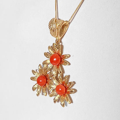 Pendente in Corallo a Forma di Margherite