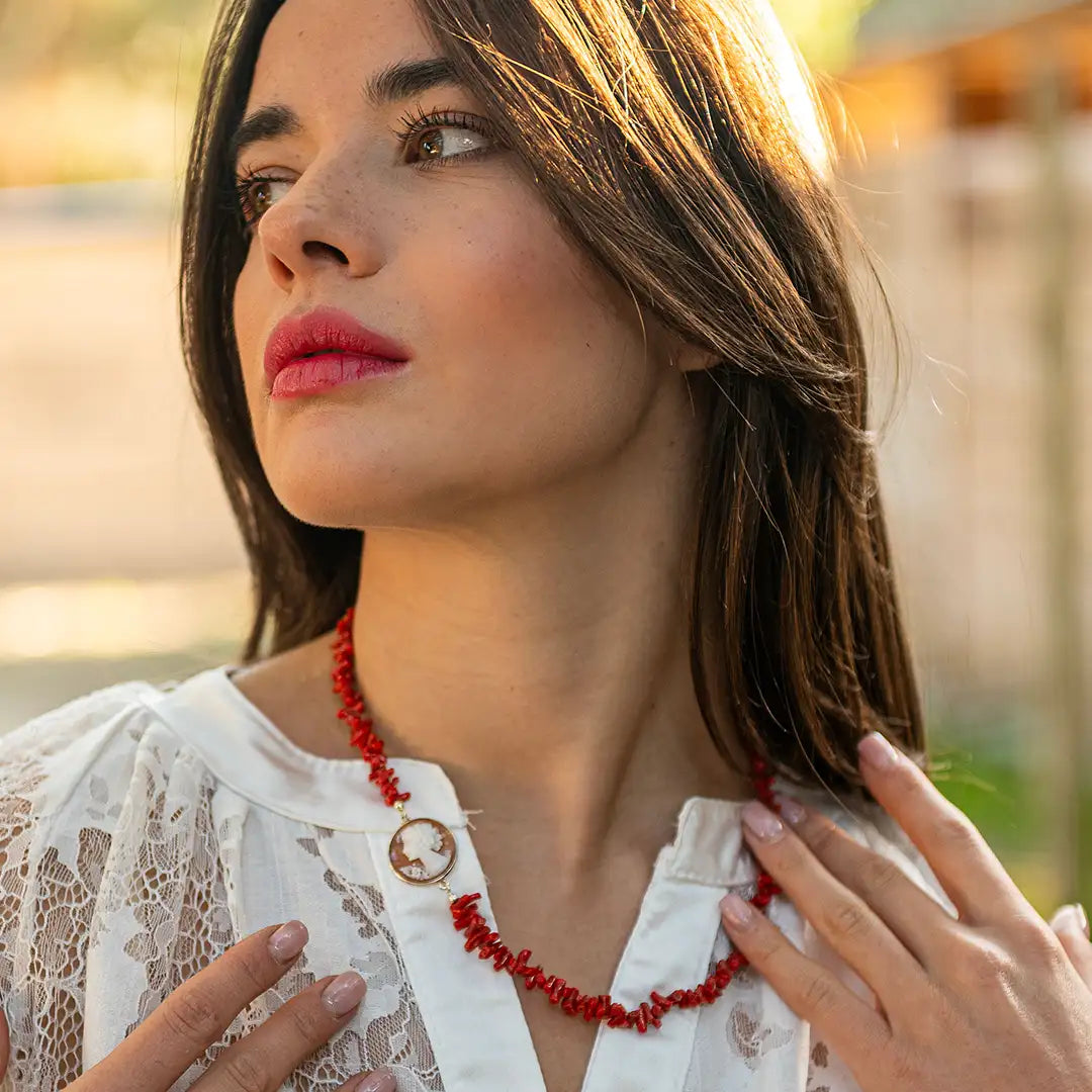 Collana Corallo con Cammeo Profilo Donna