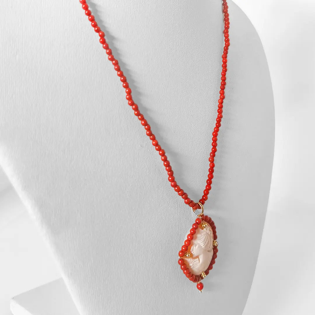 Collana Corallo con Cammeo Profilo Donna