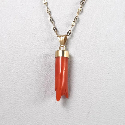 Coral Pendant in Gold Lucky Hand 
