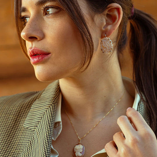 Pendant Cameo Profile Woman with Gold