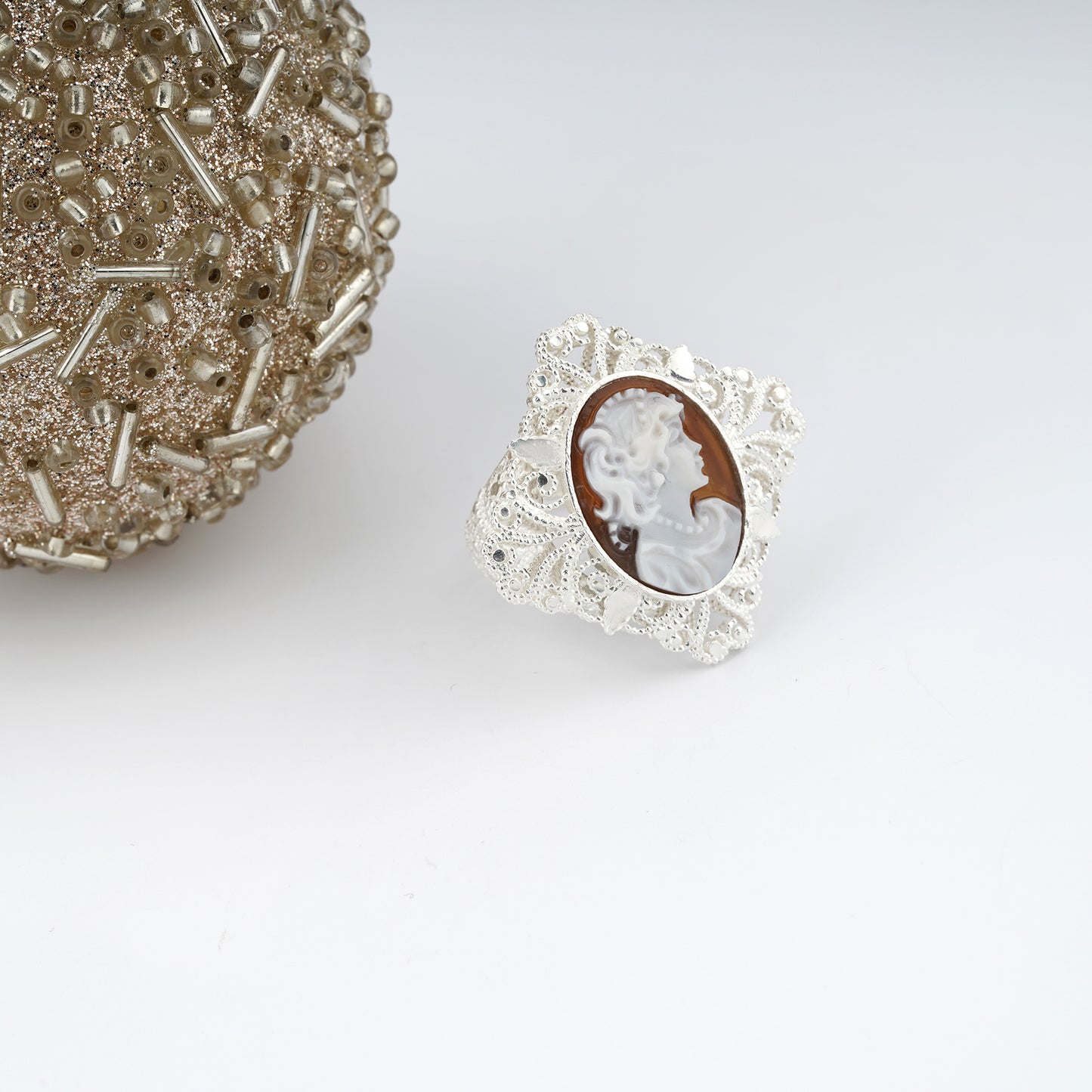 Anello-Anne-Cammeo-Profilo-Donna-Rodio-Bianco