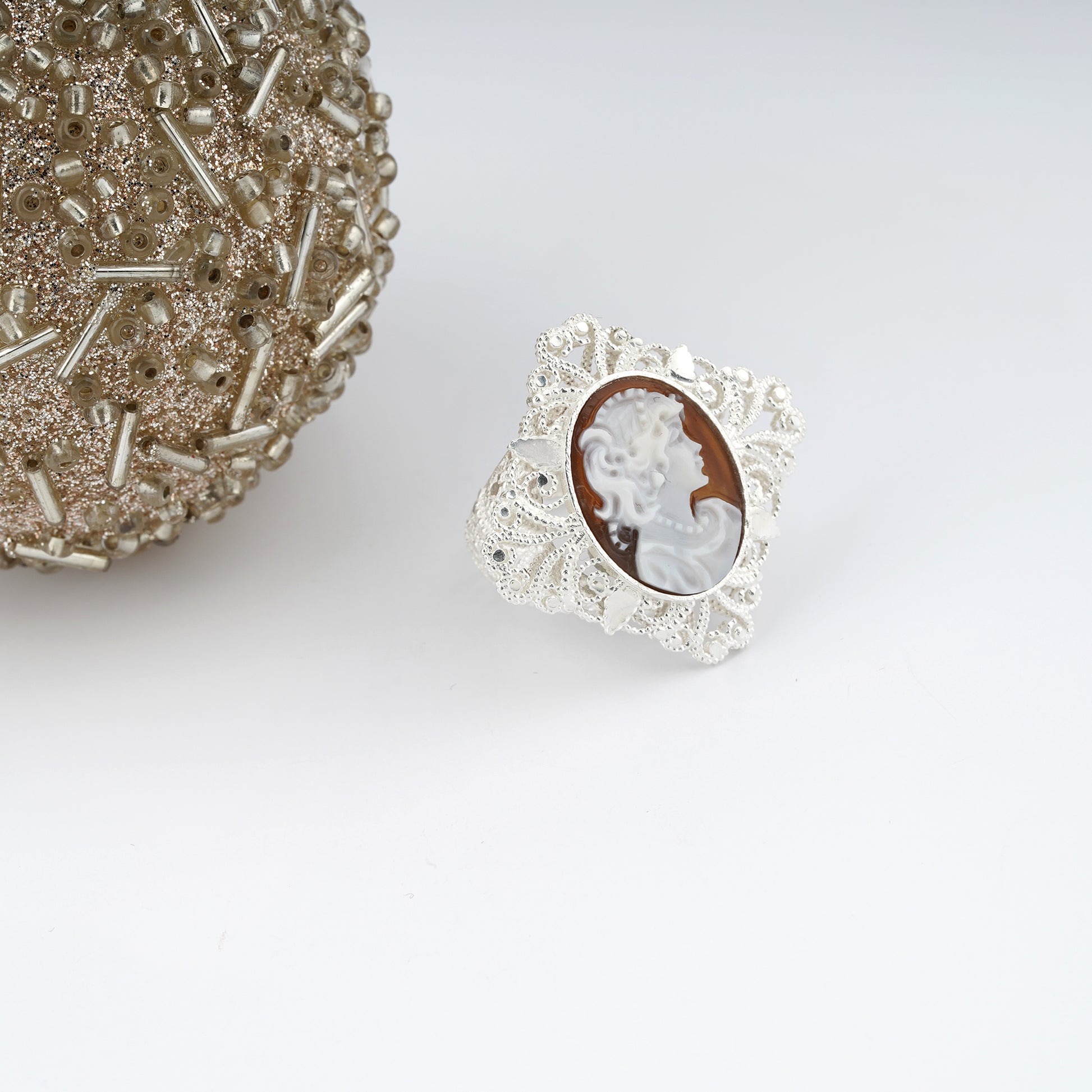 Anello-Anne-Cammeo-Profilo-Donna-Rodio-Bianco