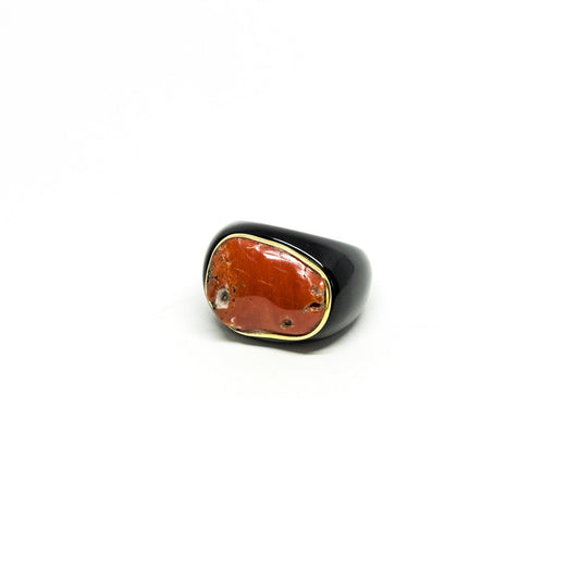 Anello in Pasta nera e Corallo Rosso