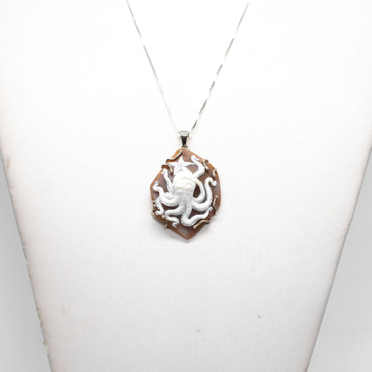 Pendente-Cammeo-Incisione-Polipo 
