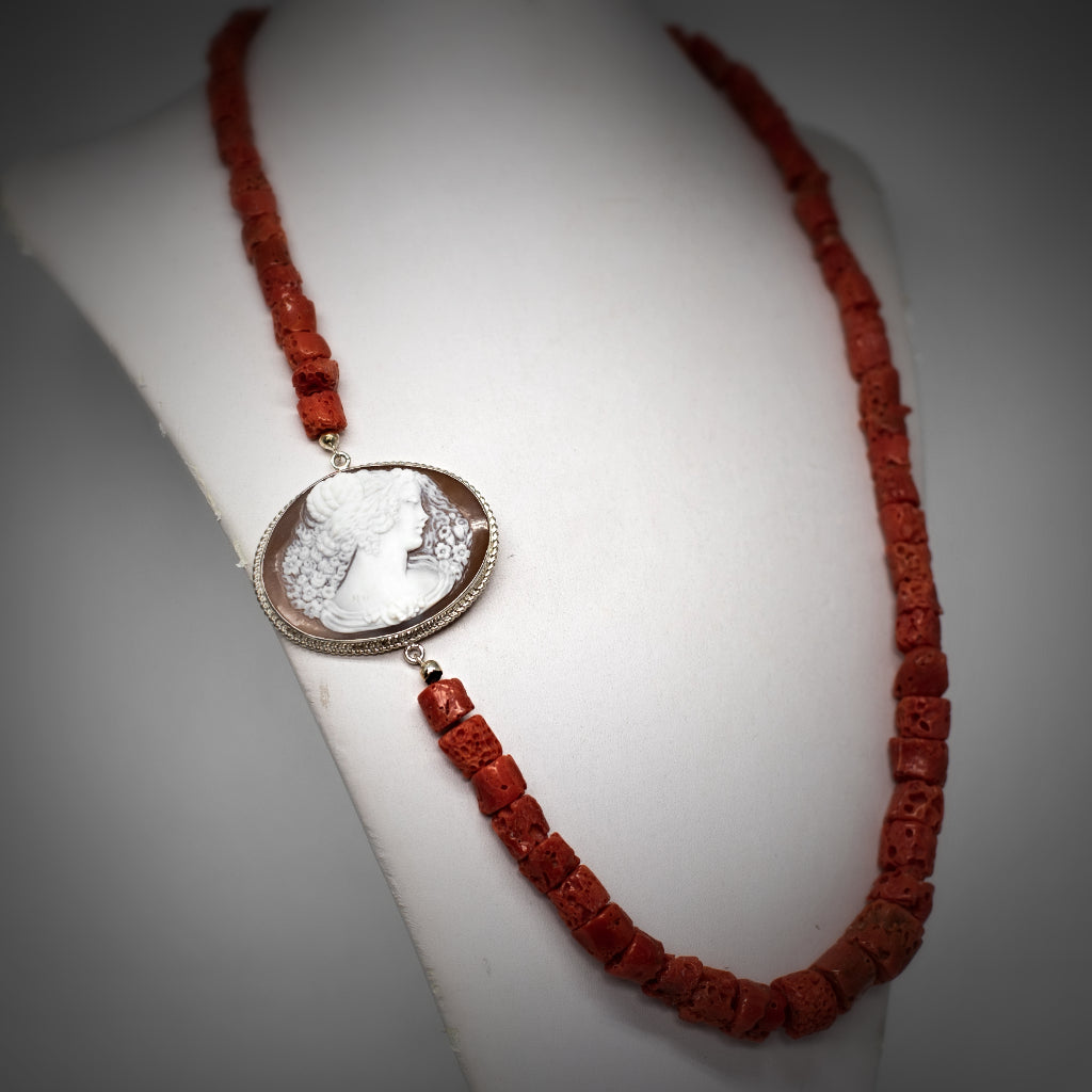 Collana-Corallo-Rosso-con-Cammeo