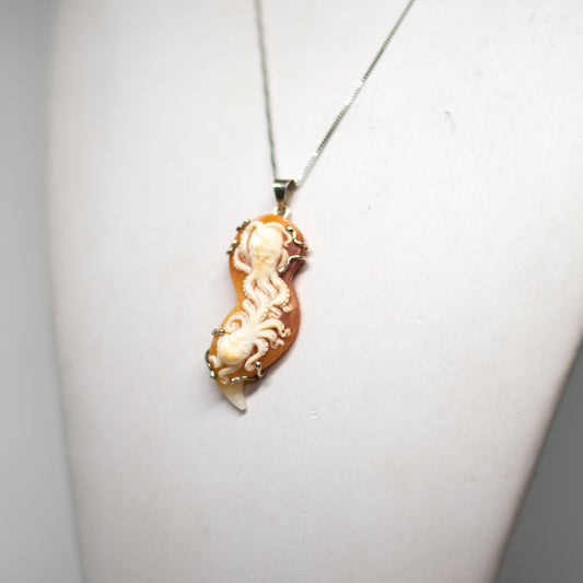 Pendente-Cammeo-Incisione-Polipo 