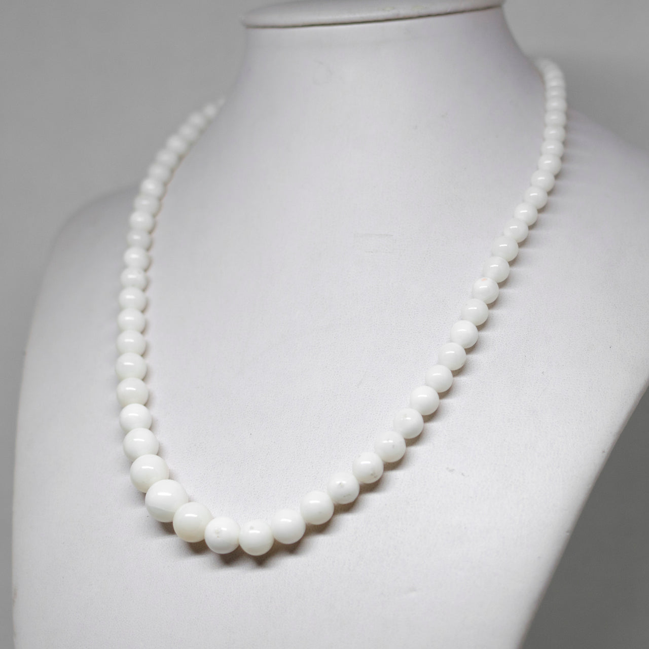 Collana-in-Perle-di-Corallo-Bianco