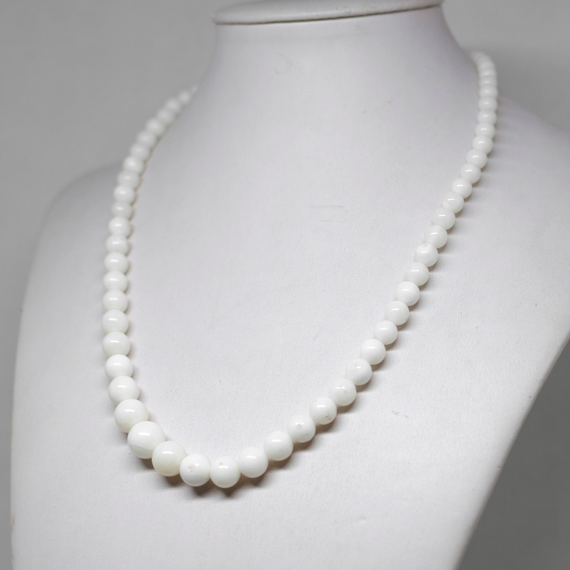 Collana-in-Perle-di-Corallo-Bianco