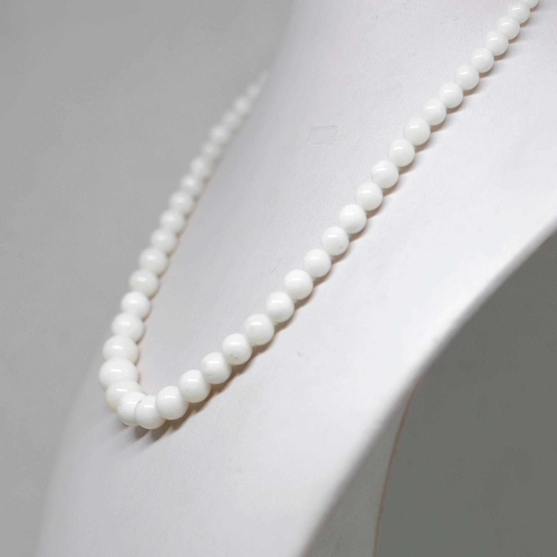 Collana-in-Perle-di-Corallo-Bianco